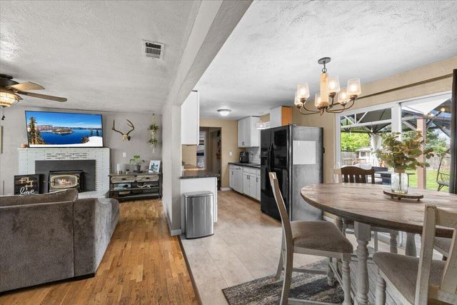 2480 Thorn Oak Drive, Medford, OR 97501