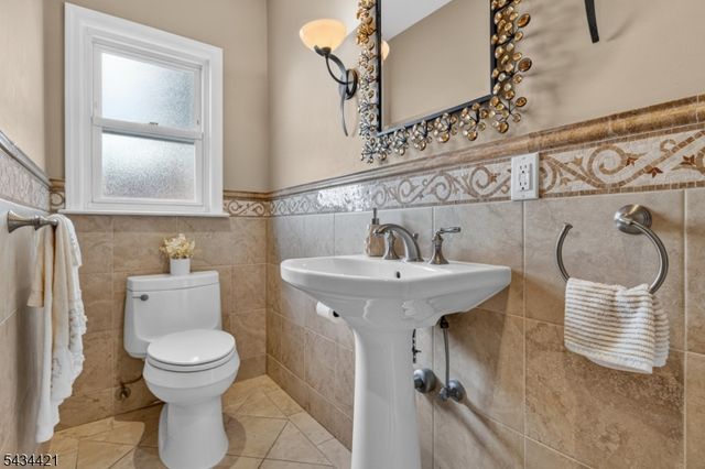 347 Westview Ave, Fort Lee Boro, NJ 07024