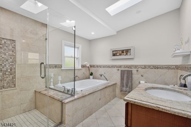 347 Westview Ave, Fort Lee Boro, NJ 07024