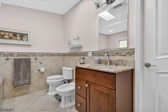 347 Westview Ave, Fort Lee Boro, NJ 07024