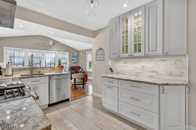 347 Westview Ave, Fort Lee Boro, NJ 07024