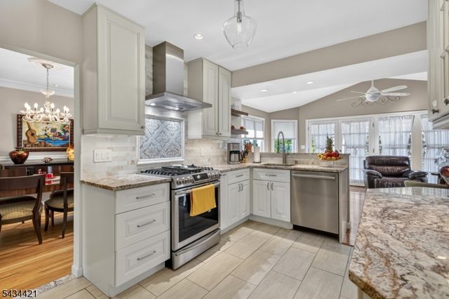 347 Westview Ave, Fort Lee Boro, NJ 07024