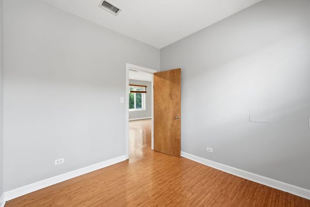 2121 N Saint Louis Avenue 3S, Chicago, IL 60647