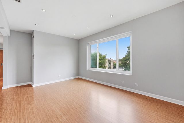 2121 N Saint Louis Avenue 3S, Chicago, IL 60647