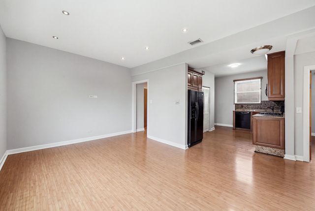 2121 N Saint Louis Avenue 3S, Chicago, IL 60647