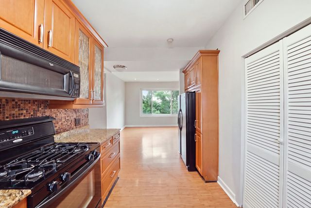2121 N Saint Louis Avenue 3S, Chicago, IL 60647