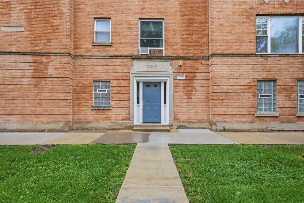 2121 N Saint Louis Avenue 3S, Chicago, IL 60647