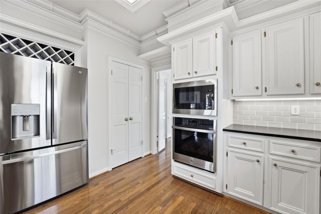 2714 Rustic Woods Drive, Kingwood, TX 77345