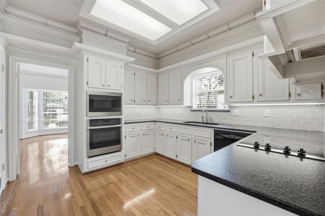 2714 Rustic Woods Drive, Kingwood, TX 77345