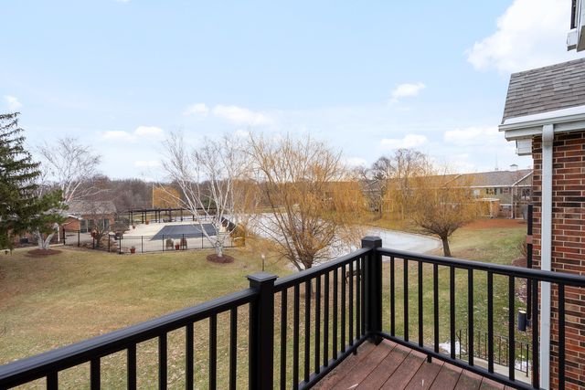 1535 RAYMOND Drive 202, Naperville, IL 60563