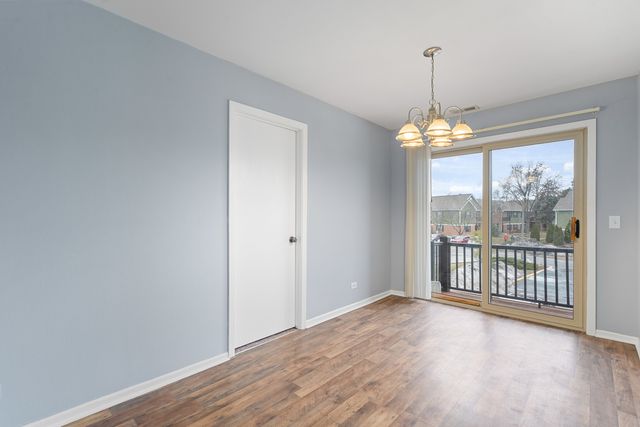 1535 RAYMOND Drive 202, Naperville, IL 60563