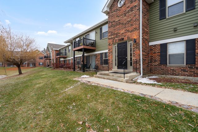 1535 RAYMOND Drive 202, Naperville, IL 60563