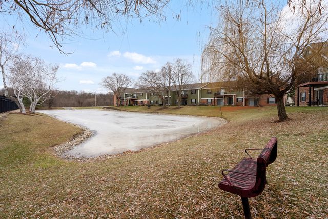 1535 RAYMOND Drive 202, Naperville, IL 60563