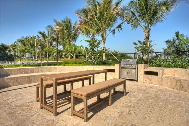 1000 Venetian Way 502, Miami, FL 33139