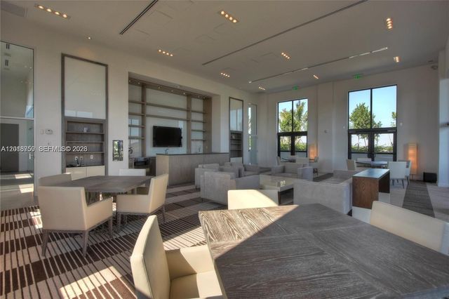 1000 Venetian Way 502, Miami, FL 33139