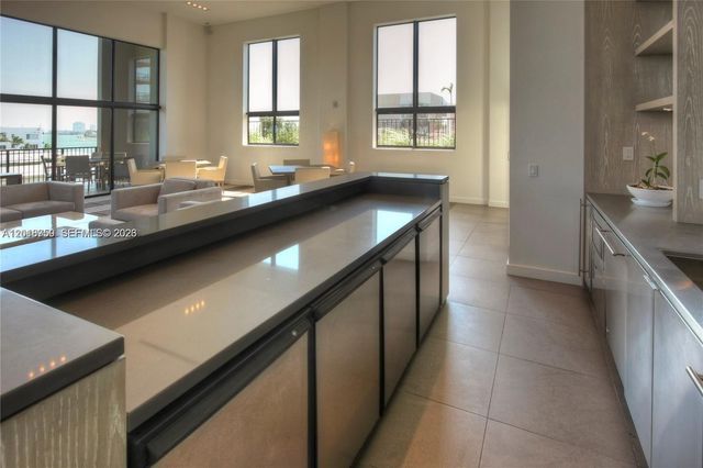 1000 Venetian Way 502, Miami, FL 33139