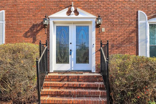 2652 Fontainebleau Drive, Dunwoody, GA 30360