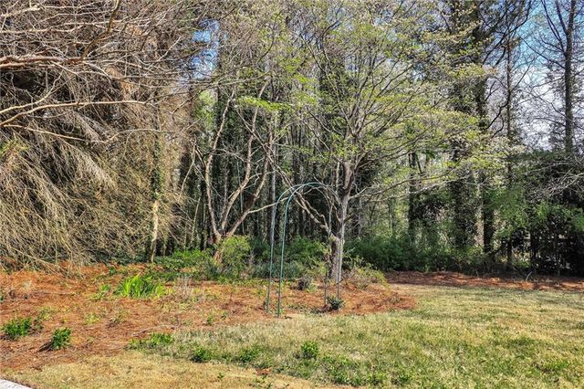 2652 Fontainebleau Drive, Dunwoody, GA 30360