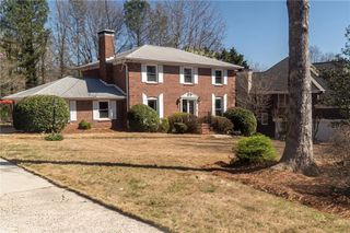 2652 Fontainebleau Drive, Dunwoody, GA 30360