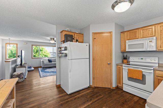 6928 91st Street NE, Monticello, MN 55362