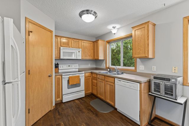 6928 91st Street NE, Monticello, MN 55362