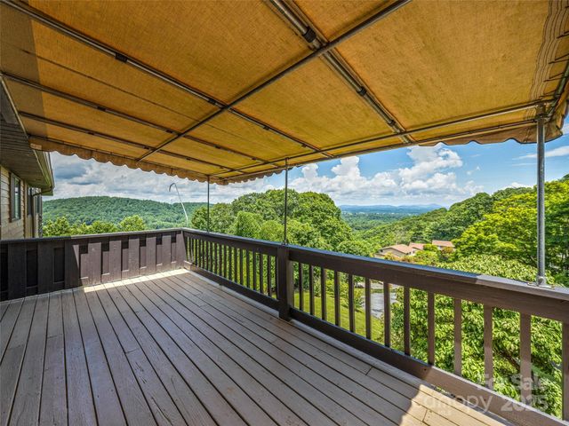 128 Country Ridge Road, Hendersonville, NC 28739
