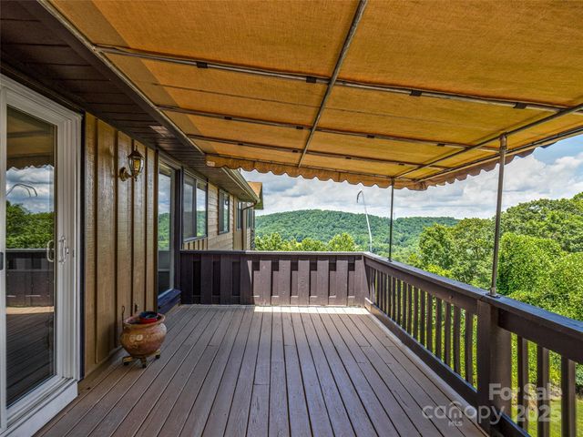 128 Country Ridge Road, Hendersonville, NC 28739