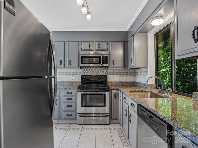 128 Country Ridge Road, Hendersonville, NC 28739