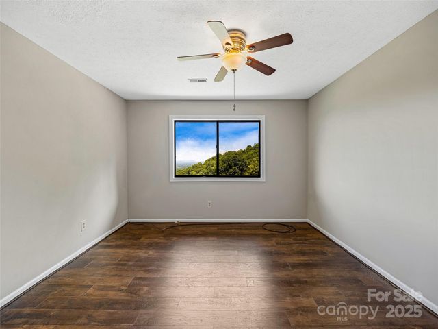 128 Country Ridge Road, Hendersonville, NC 28739
