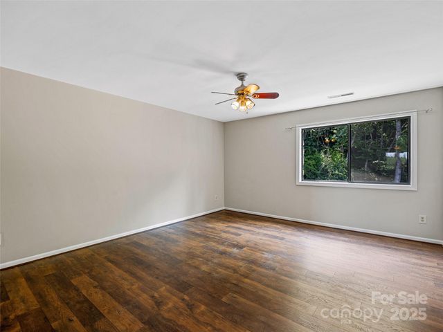 128 Country Ridge Road, Hendersonville, NC 28739
