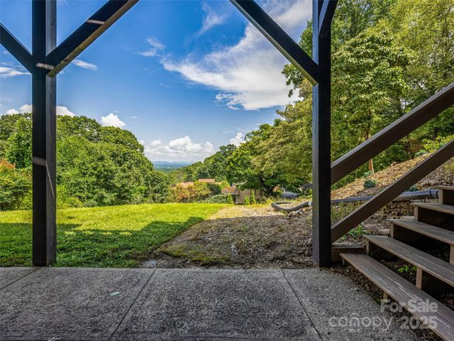 128 Country Ridge Road, Hendersonville, NC 28739