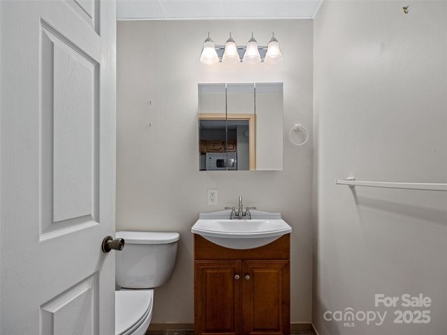 128 Country Ridge Road, Hendersonville, NC 28739