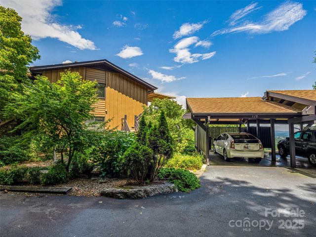 128 Country Ridge Road, Hendersonville, NC 28739