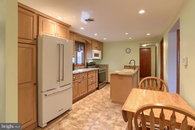 7041 TERRANN DR, Harrisburg, PA 17112