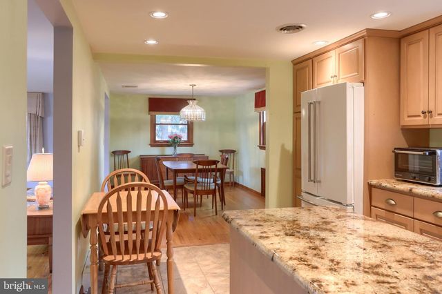 7041 TERRANN DR, Harrisburg, PA 17112