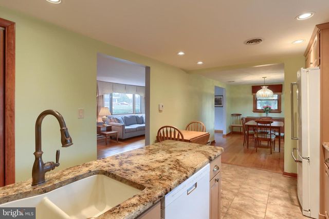 7041 TERRANN DR, Harrisburg, PA 17112