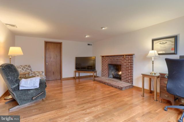 7041 TERRANN DR, Harrisburg, PA 17112