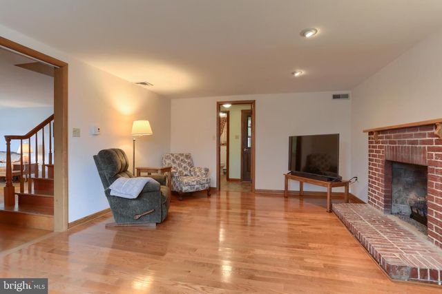 7041 TERRANN DR, Harrisburg, PA 17112