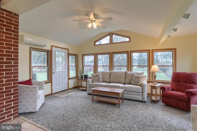 7041 TERRANN DR, Harrisburg, PA 17112