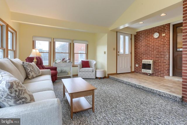 7041 TERRANN DR, Harrisburg, PA 17112