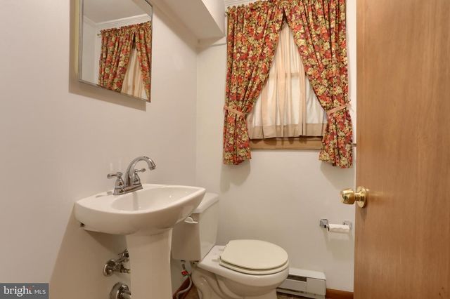 7041 TERRANN DR, Harrisburg, PA 17112