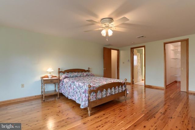 7041 TERRANN DR, Harrisburg, PA 17112