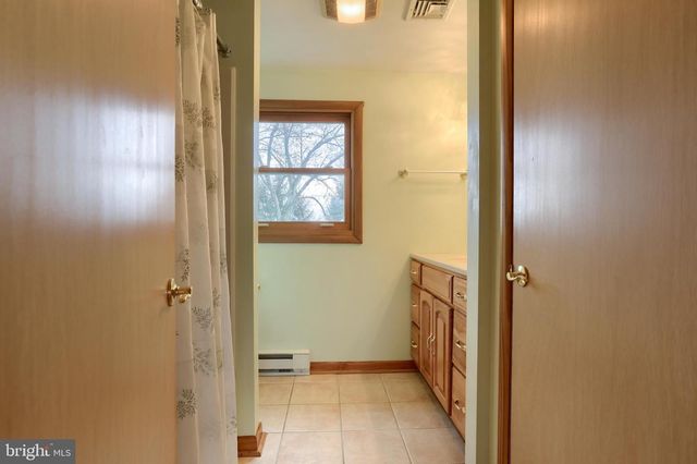 7041 TERRANN DR, Harrisburg, PA 17112