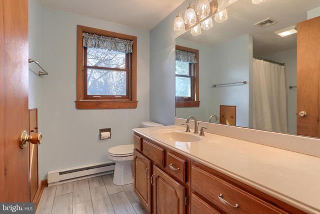 7041 TERRANN DR, Harrisburg, PA 17112