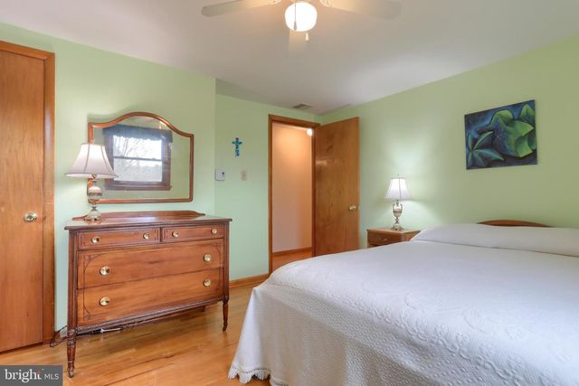 7041 TERRANN DR, Harrisburg, PA 17112