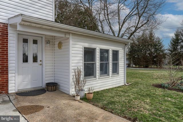 7041 TERRANN DR, Harrisburg, PA 17112