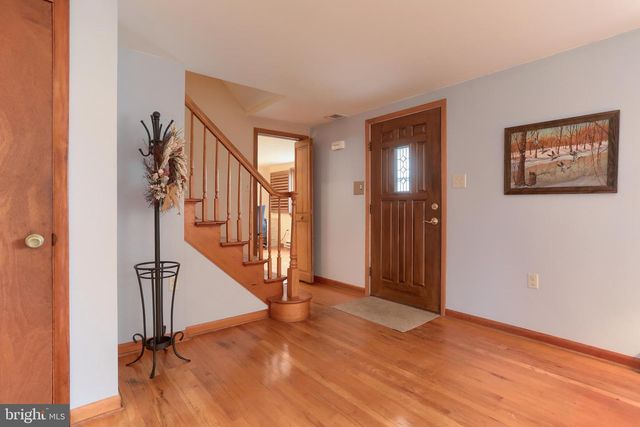 7041 TERRANN DR, Harrisburg, PA 17112