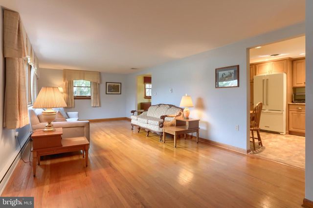 7041 TERRANN DR, Harrisburg, PA 17112