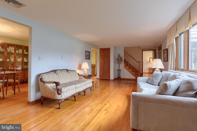 7041 TERRANN DR, Harrisburg, PA 17112