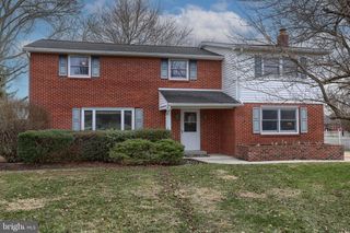 7041 TERRANN DR, Harrisburg, PA 17112